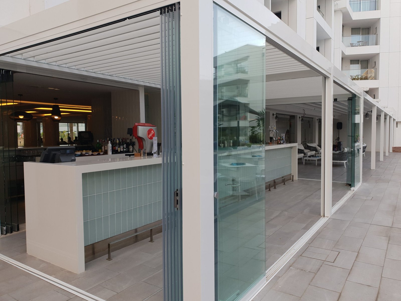 Descubre algunos de nuestros proyectos de cerramientos de cristal en Cádiz, con instalaciones reales que pueden inspirarte para tu próxima reforma.yectos 5 20180703 202752 2018 07 03T20 27 52.000 1 scaled