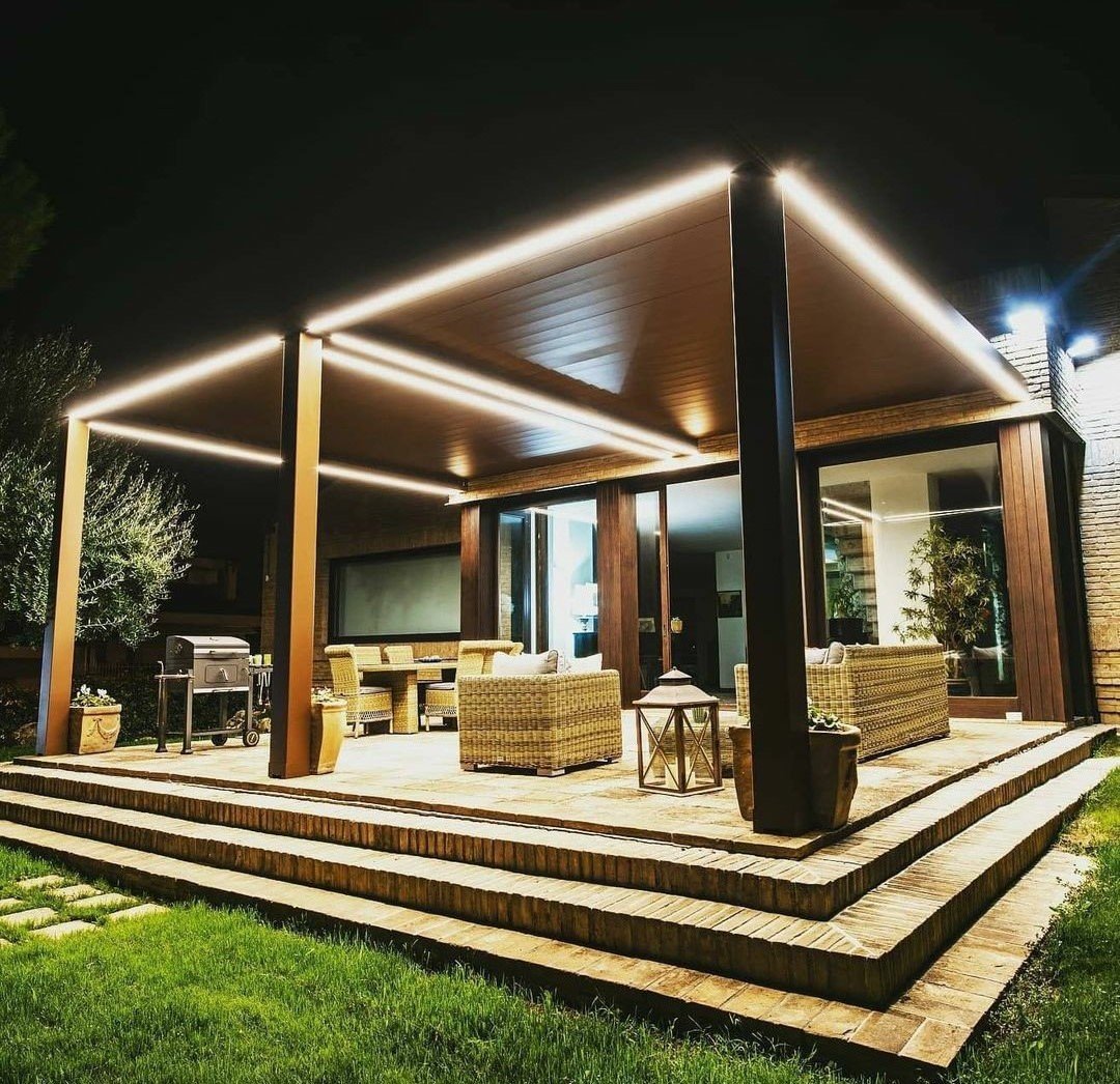 Descubre algunos de nuestros proyectos de cerramientos de cristal en Cádiz, con instalaciones reales que pueden inspirarte para tu próxima reforma.yectos 17 PERGOLA 1