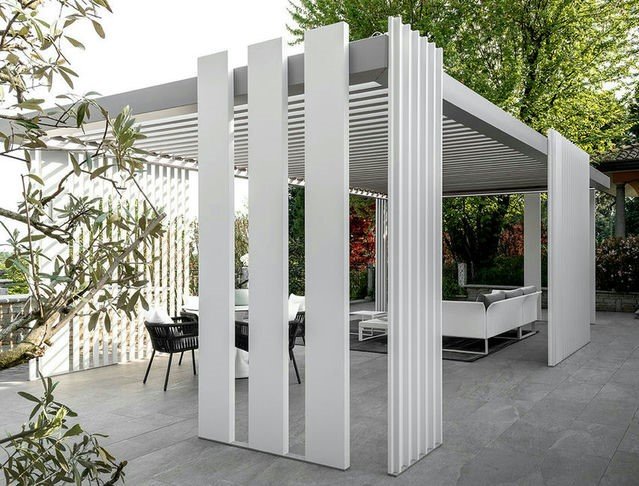 Descubre algunos de nuestros proyectos de cerramientos de cristal en Cádiz, con instalaciones reales que pueden inspirarte para tu próxima reforma.yectos 1 code btgroup