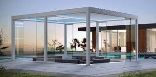 Pérgola bioclimática de aluminio junto a piscina al atardecer - Diseño minimalista Cerramientos Monper