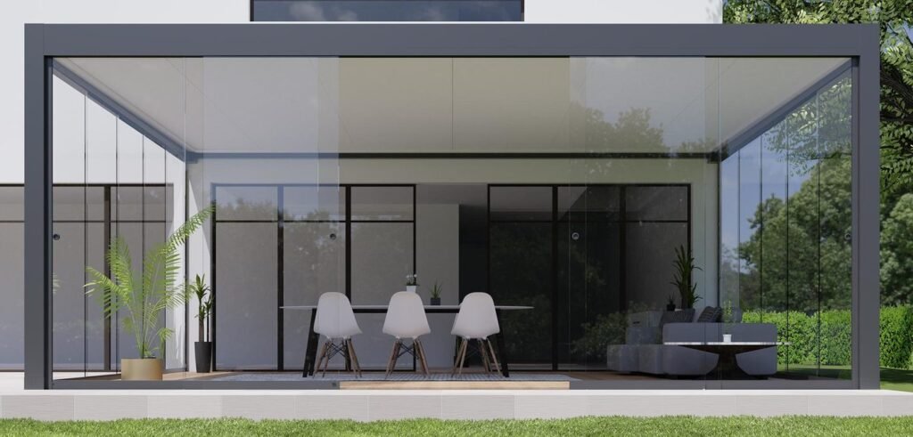 Pérgola fija autoportante cerrada con cristal
