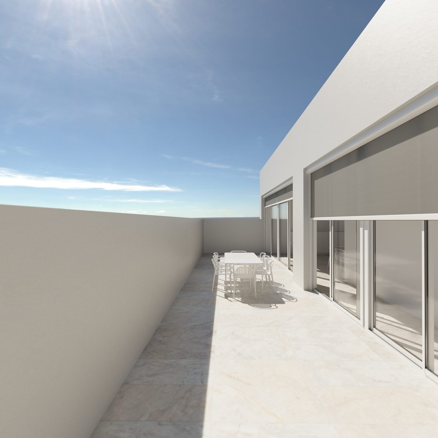 Toldo zip vertical bajado en el lateral de una terraza cubierta